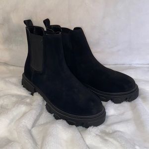 Urban Outfitters Barr Flatform Chelsea Boot. Sz 10